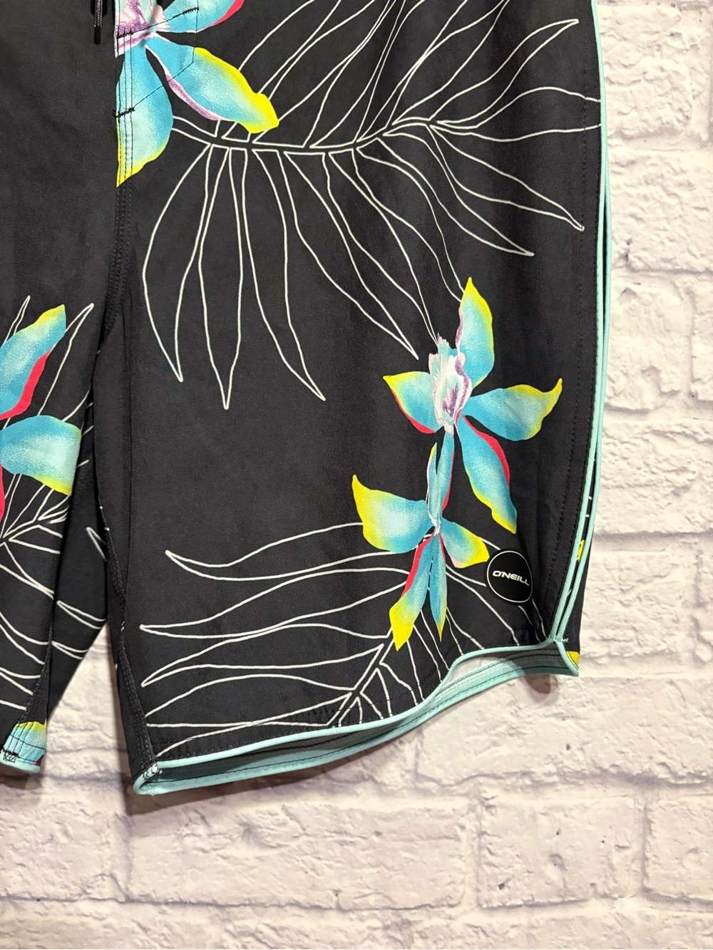 O'Neill Black Floral Boardshorts with Aqua Waistband Side 33 - Picture 4 of 10